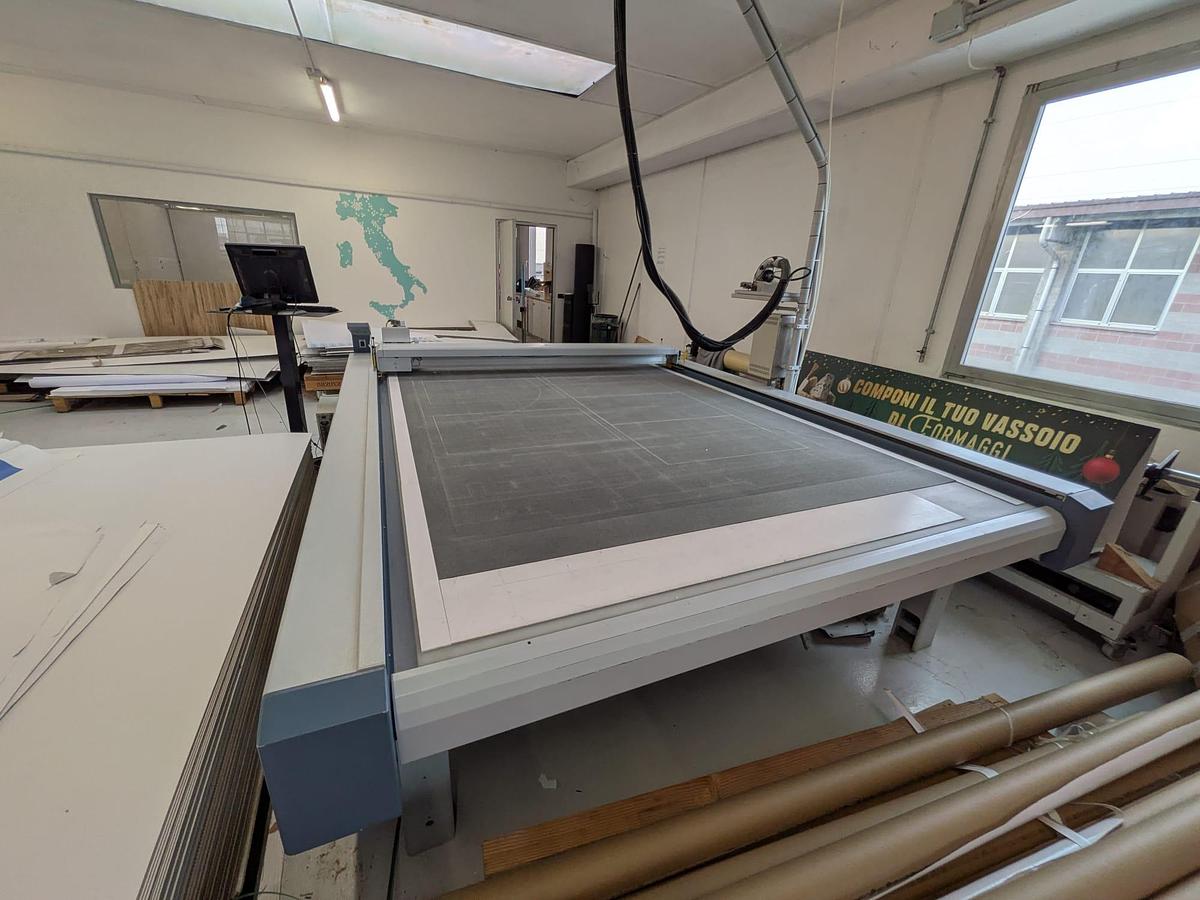 Usato tavolo da taglio Zund