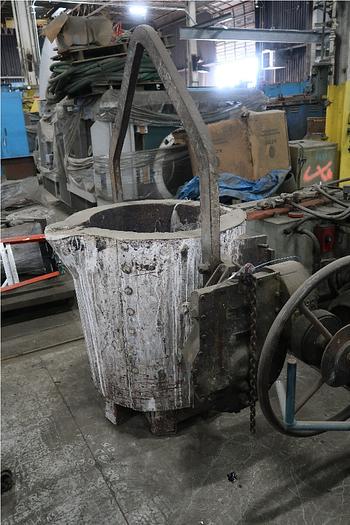 Used MODERN LIP POUR LADLE