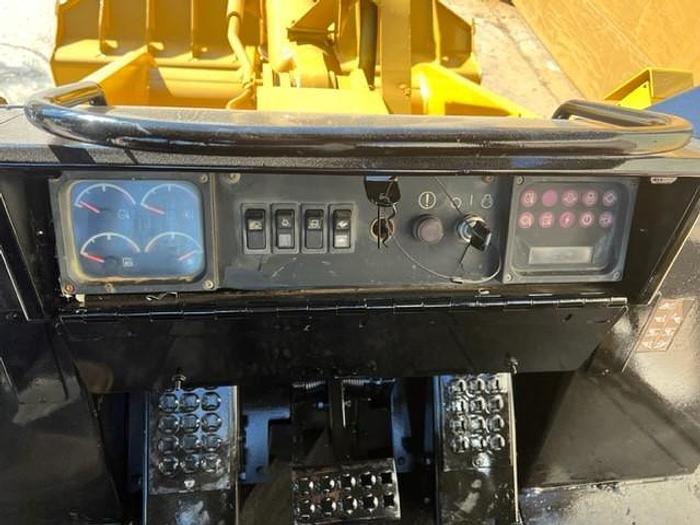 Used 2003 CAT 953C/W GP Bucket