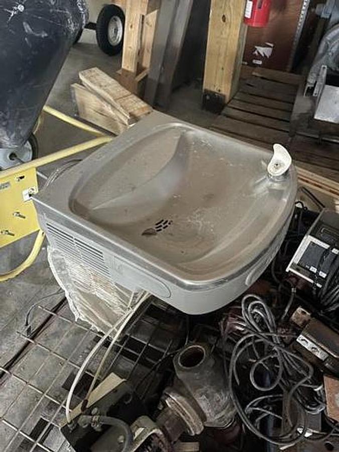 Used Used Drinking Fountain