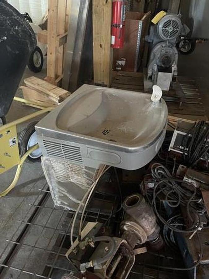 Used Used Drinking Fountain