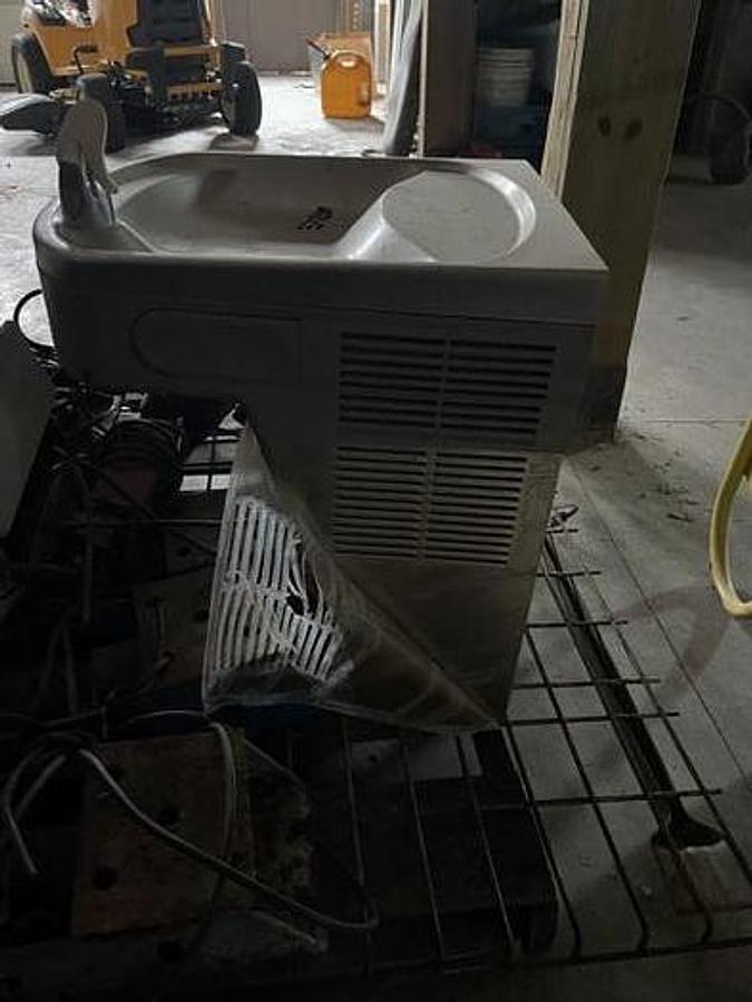Used Used Drinking Fountain