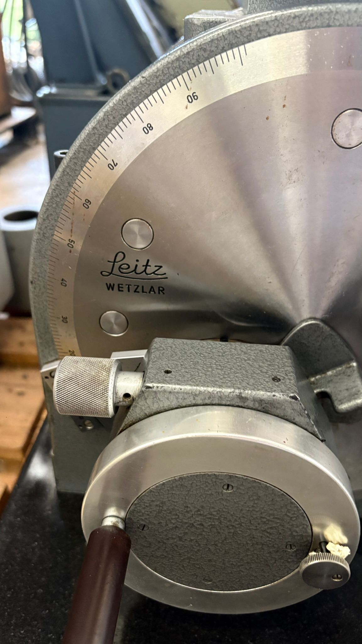 Usato Divisore ottico Leitz con contropunta su piano di granito