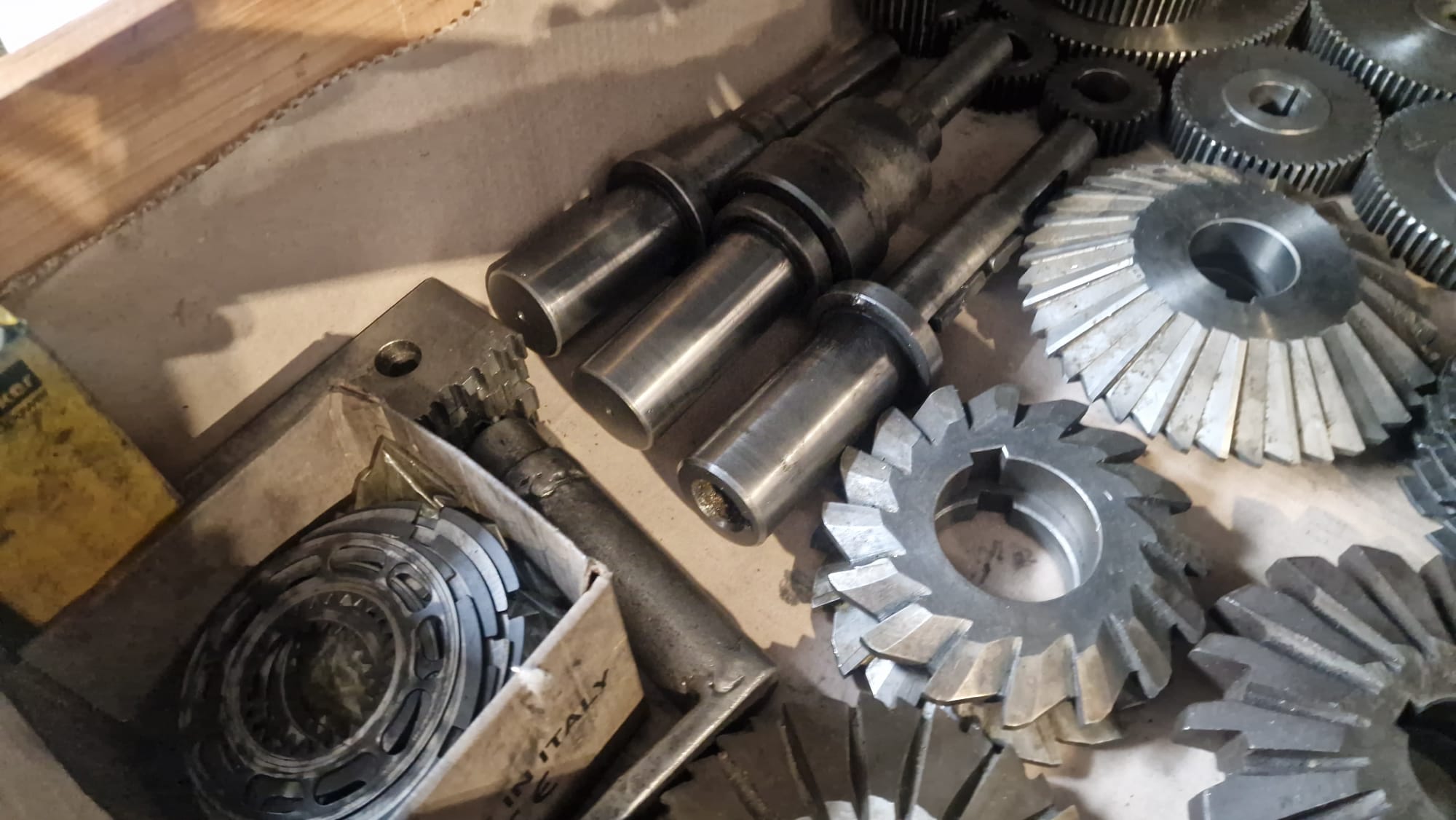 Usato Fresatrice per cremagliere DONAU KNAPP UZFM 300H