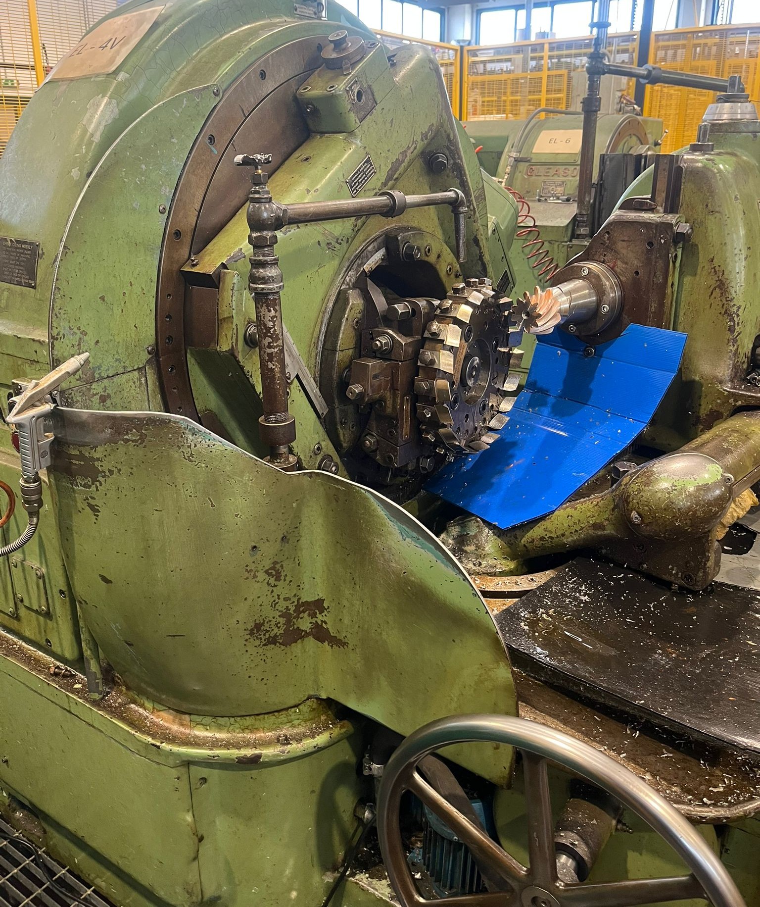 Usato Dentatrice per ingranaggi conici spiral GLEASON 16 R