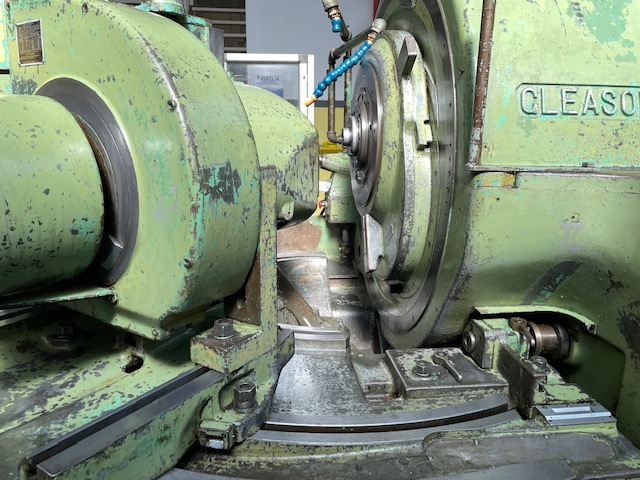 Usato Dentatrice per ingranaggi conici spiral GLEASON 26