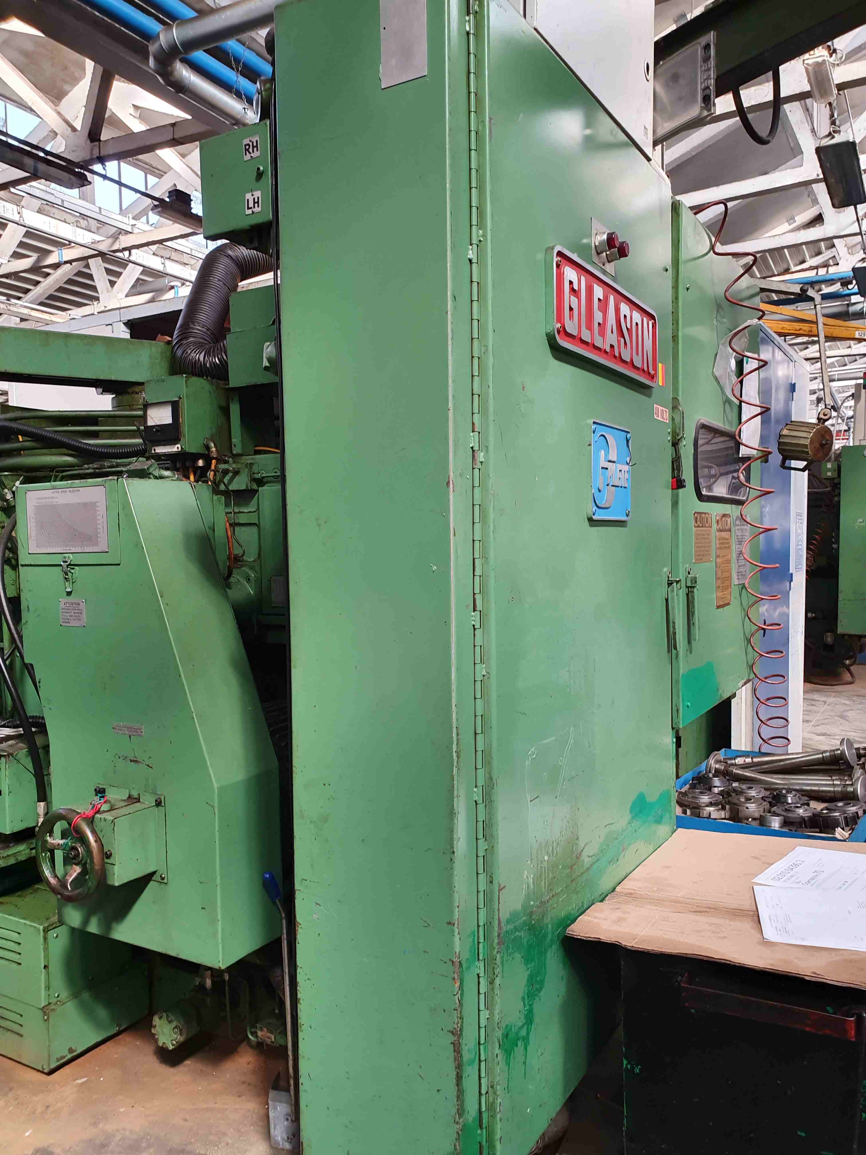 Usato Dentatrice per ingranaggi conici spiral GLEASON 645