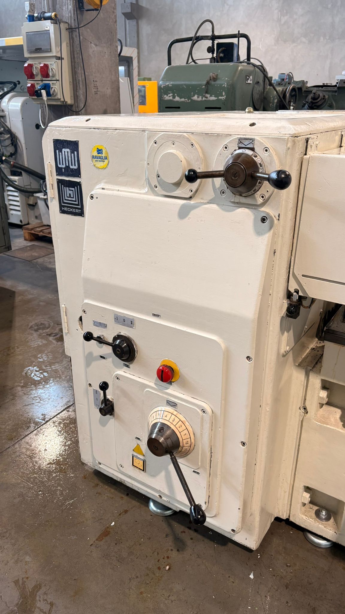 Usato Fresatrice per viti e filetti HECKERT ZFWVG 250x800