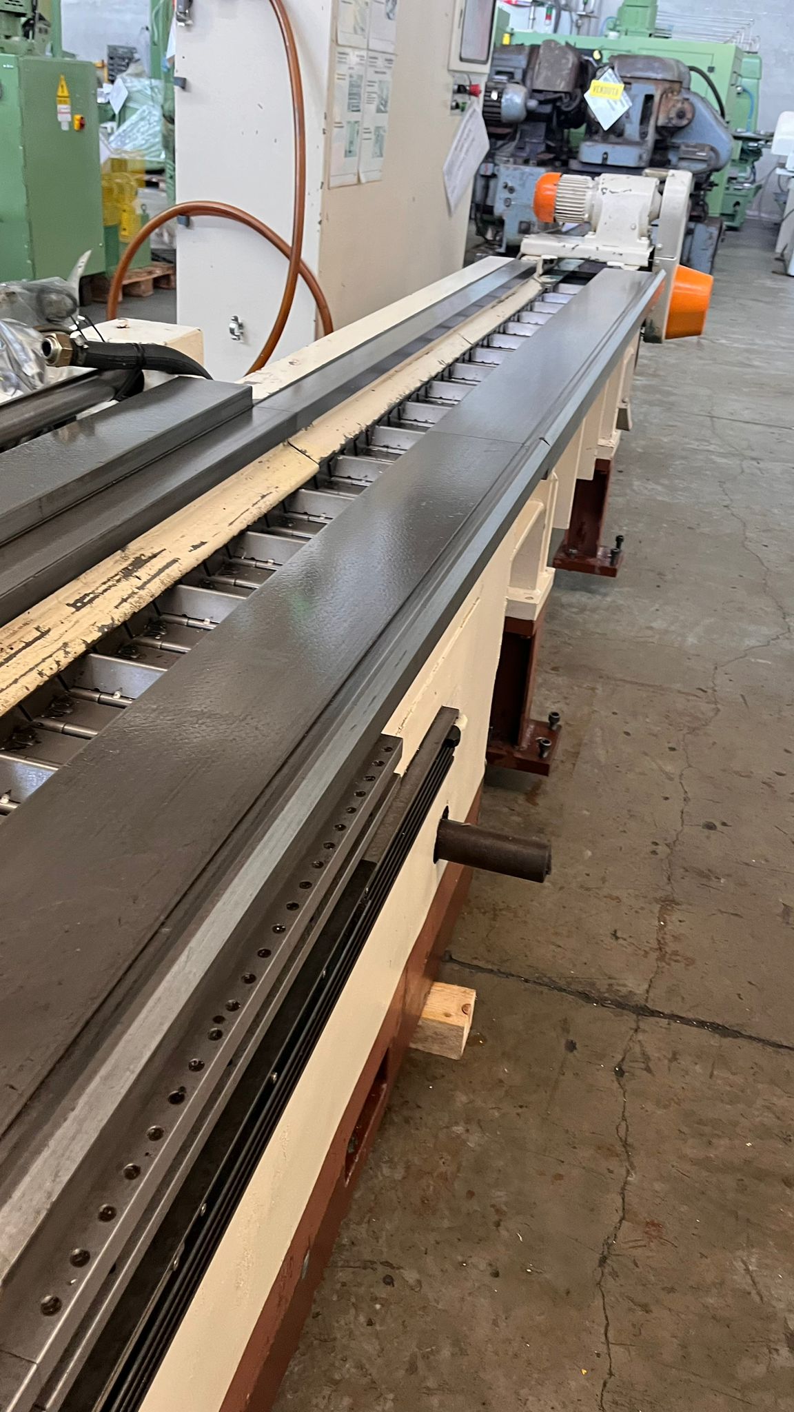 Usato Fresatrice per viti filetti e scanalati WANDERER GF 323 N