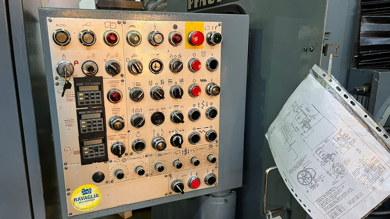 Usato Dentatrice a creatore PFAUTER P 403