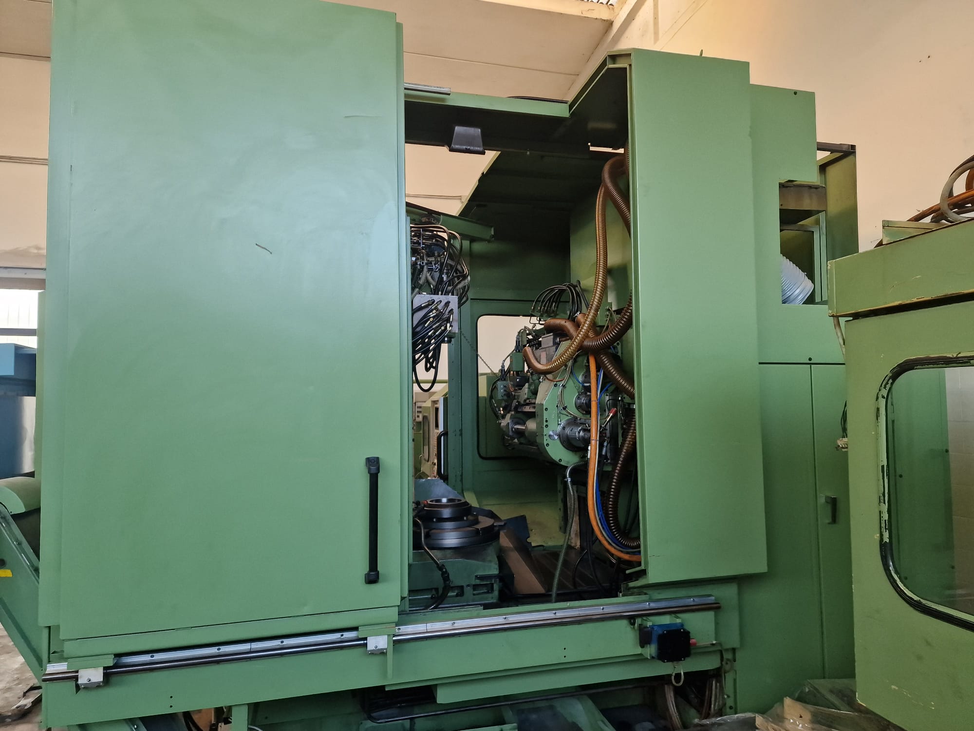 Usato Dentatrice a creatore LIEBHERR LC 752 CNC