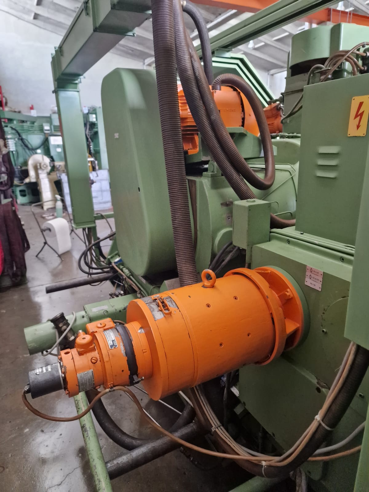 Usato Dentatrice a creatore PFAUTER P 250 H