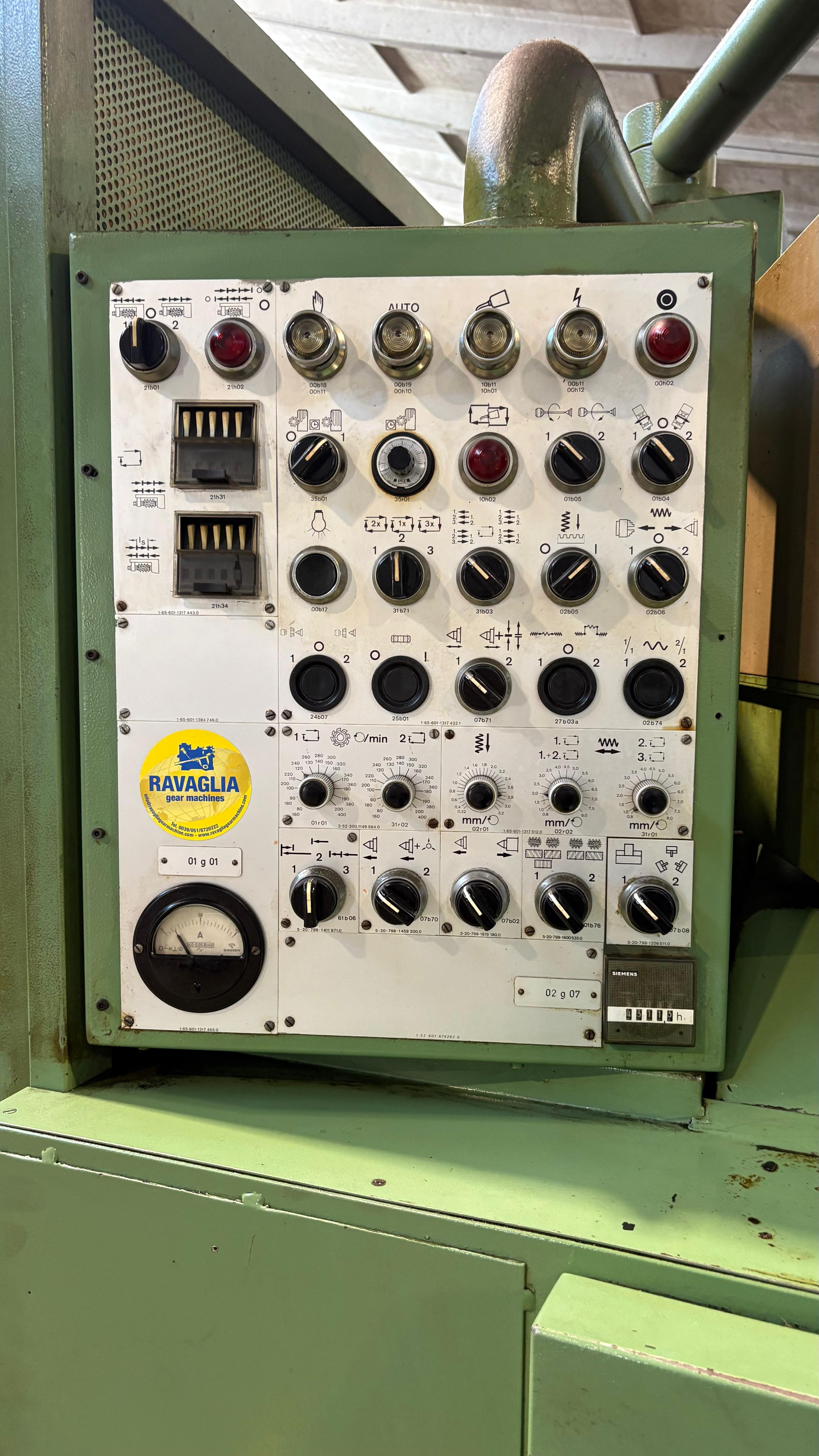 Usato Dentatrice a creatore PFAUTER P 250 H