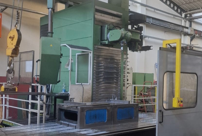 Usato Fresatrice a montante mobile DEBER 8M