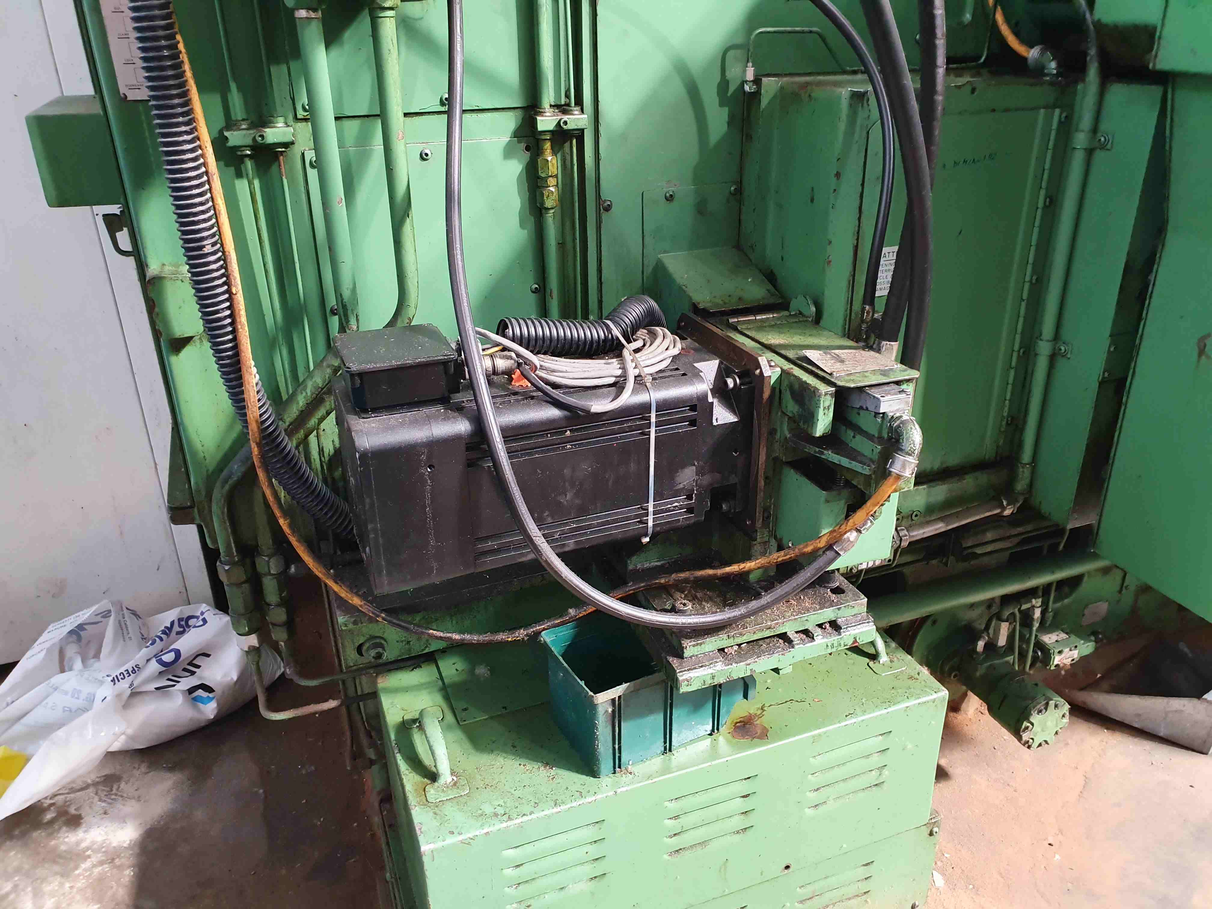 Usato Dentatrice per ingranaggi conici spiral GLEASON 645