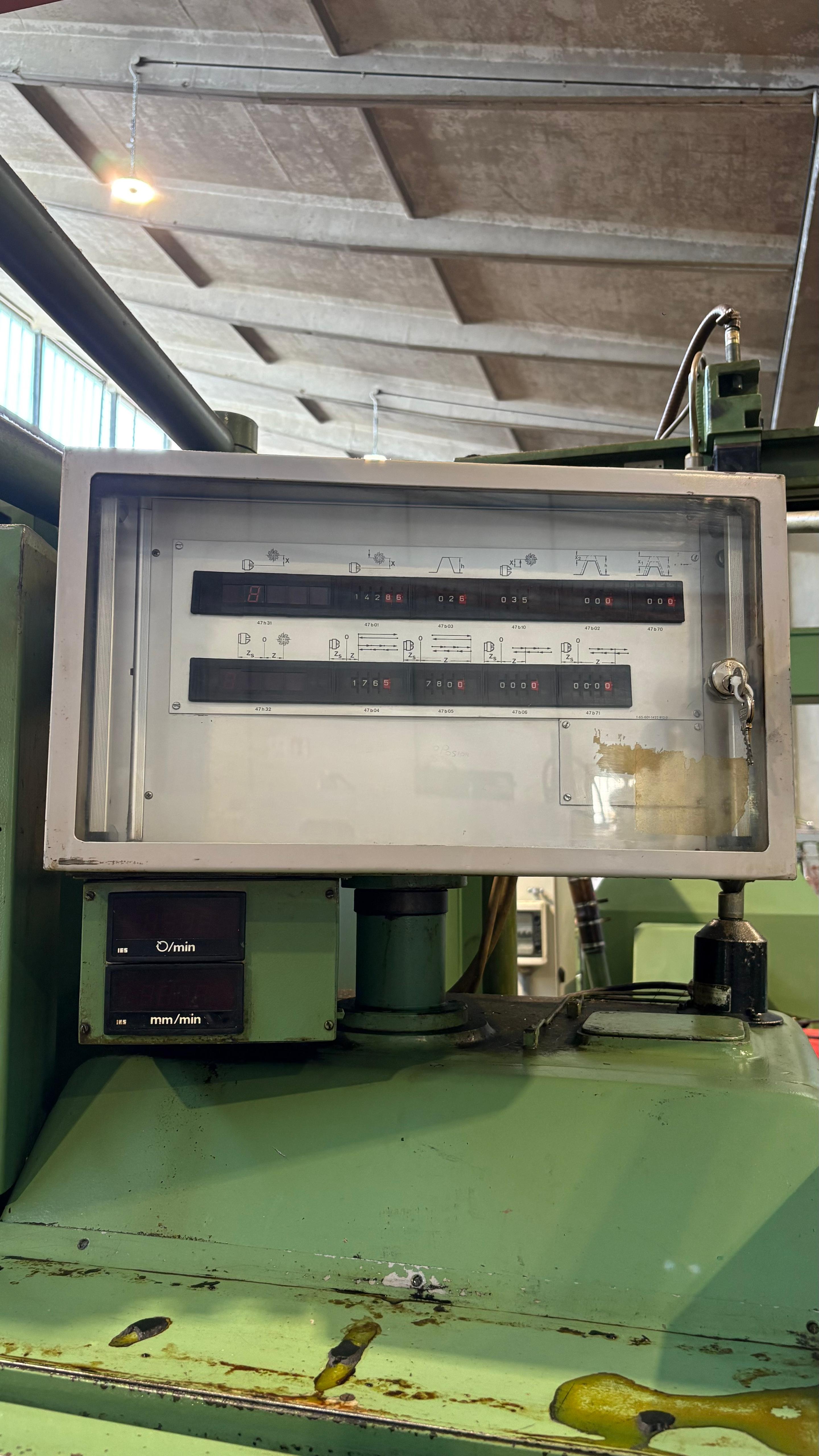 Usato Dentatrice a creatore PFAUTER P 250 H