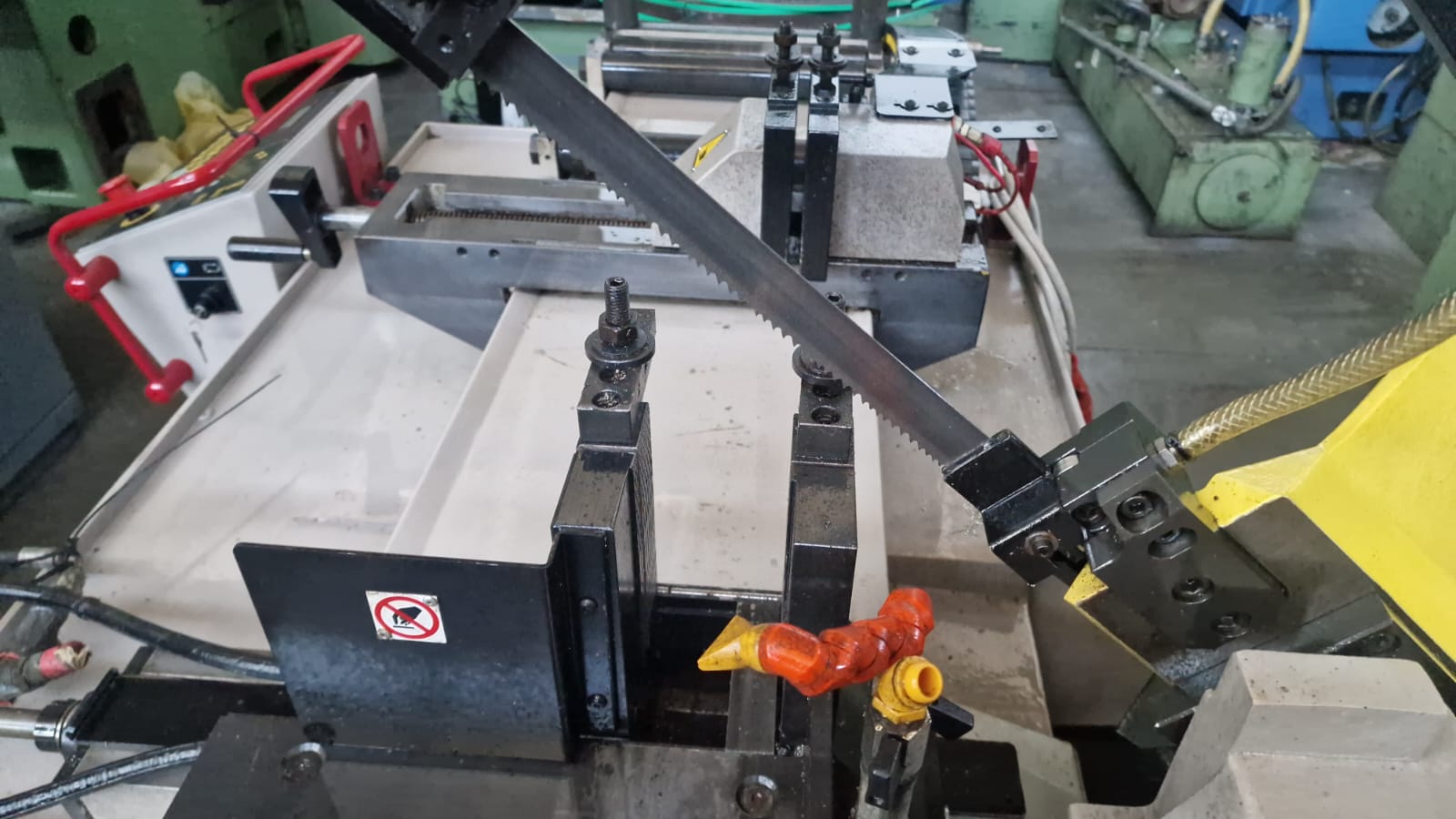 Usato Segatrice a nastro FMB ZEUS