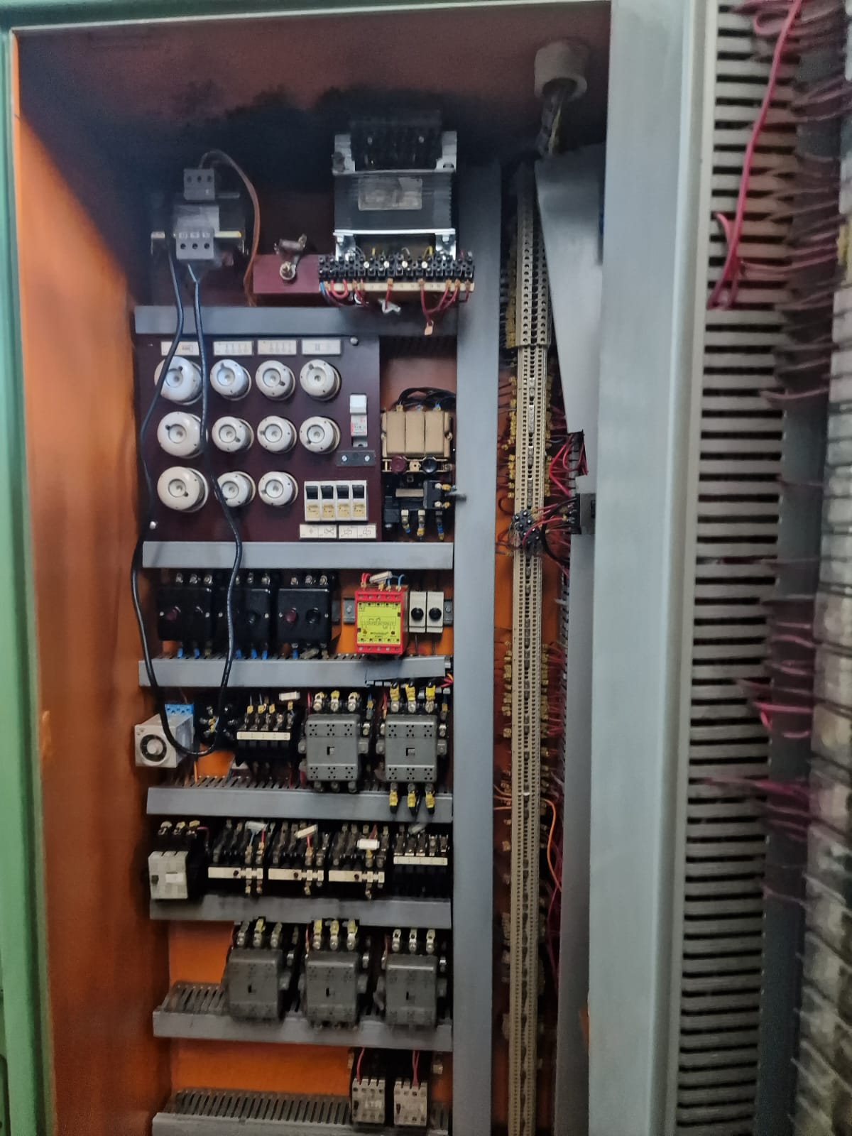 Usato Dentatrice a creatore PFAUTER P 251 HM