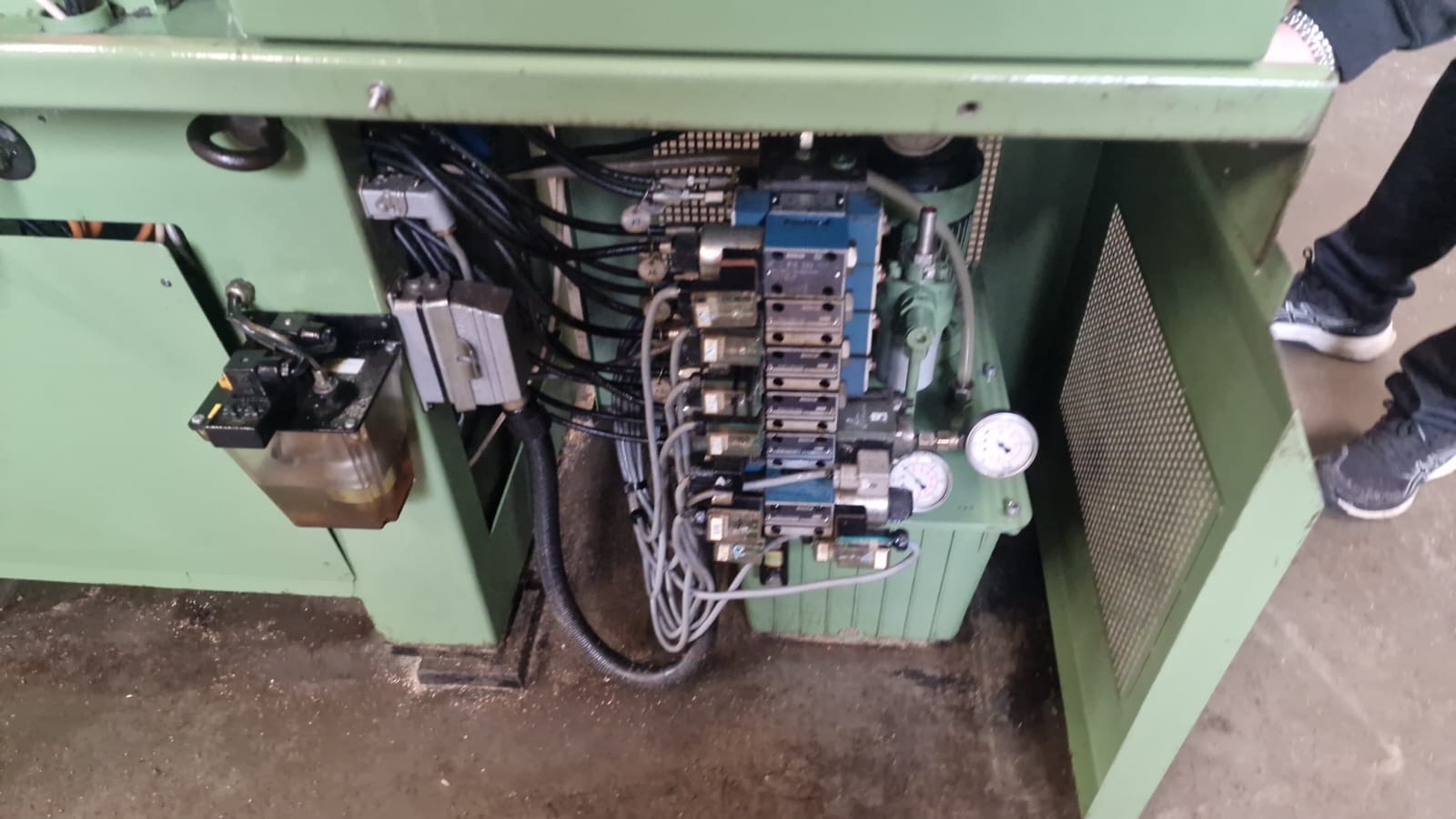 Usato Fresatrice per viti e filetti LAMBERT SA 124-B