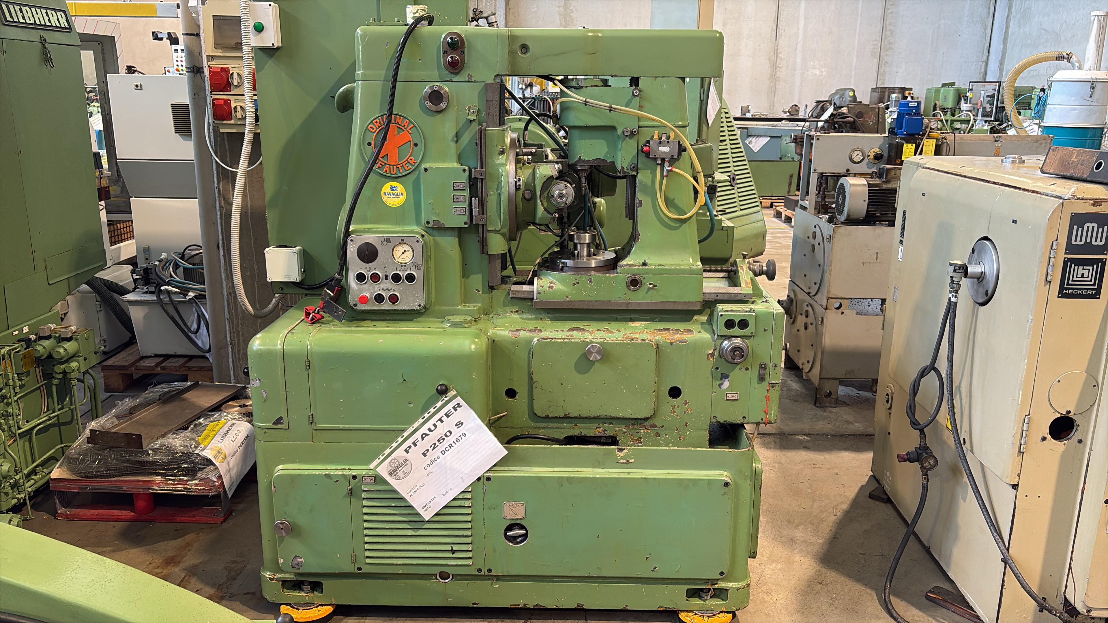 Usato Dentatrice a creatore PFAUTER P 250 S