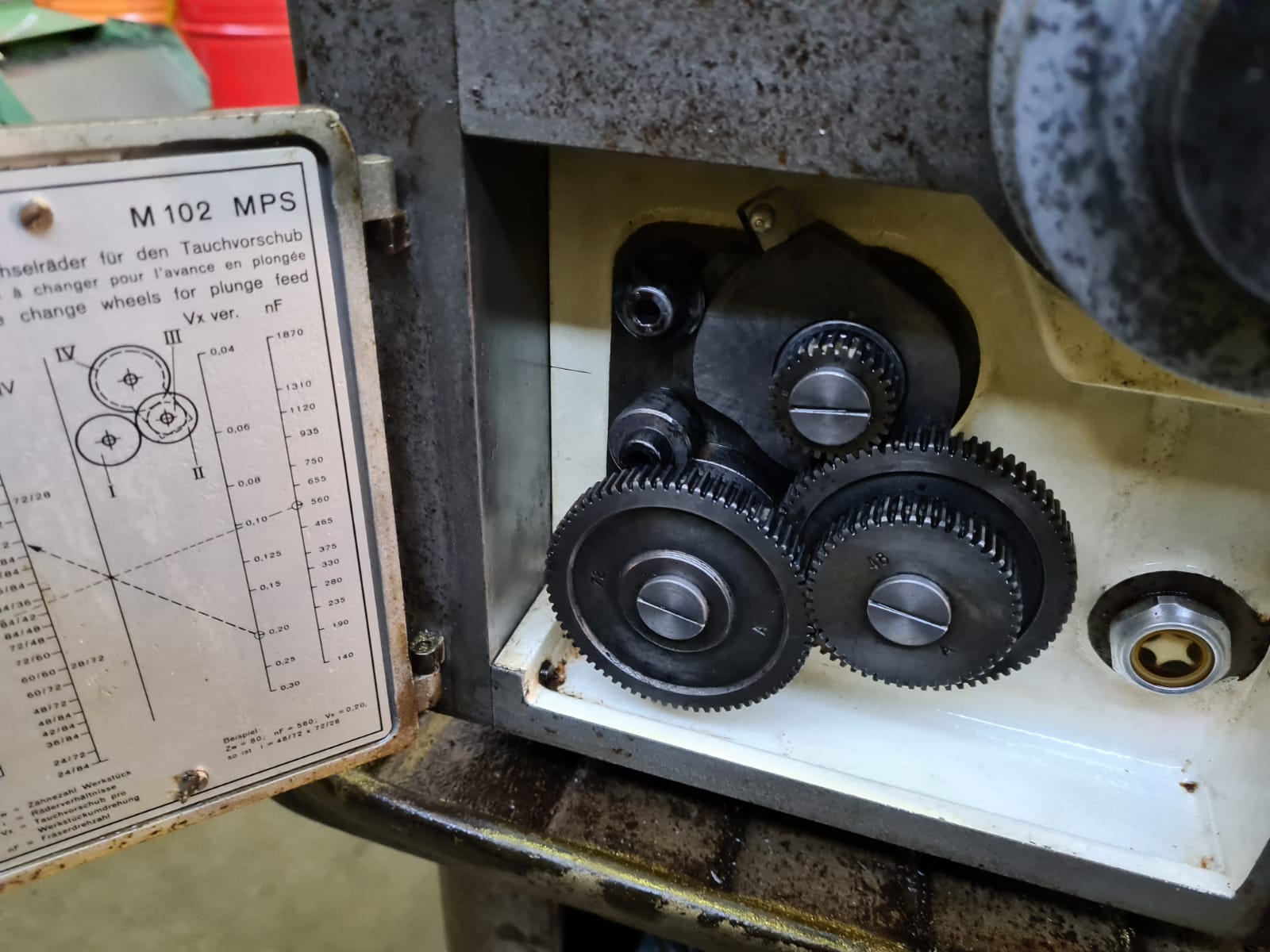 Usato Dentatrice a creatore verticale MIKRON 102.05 MPS