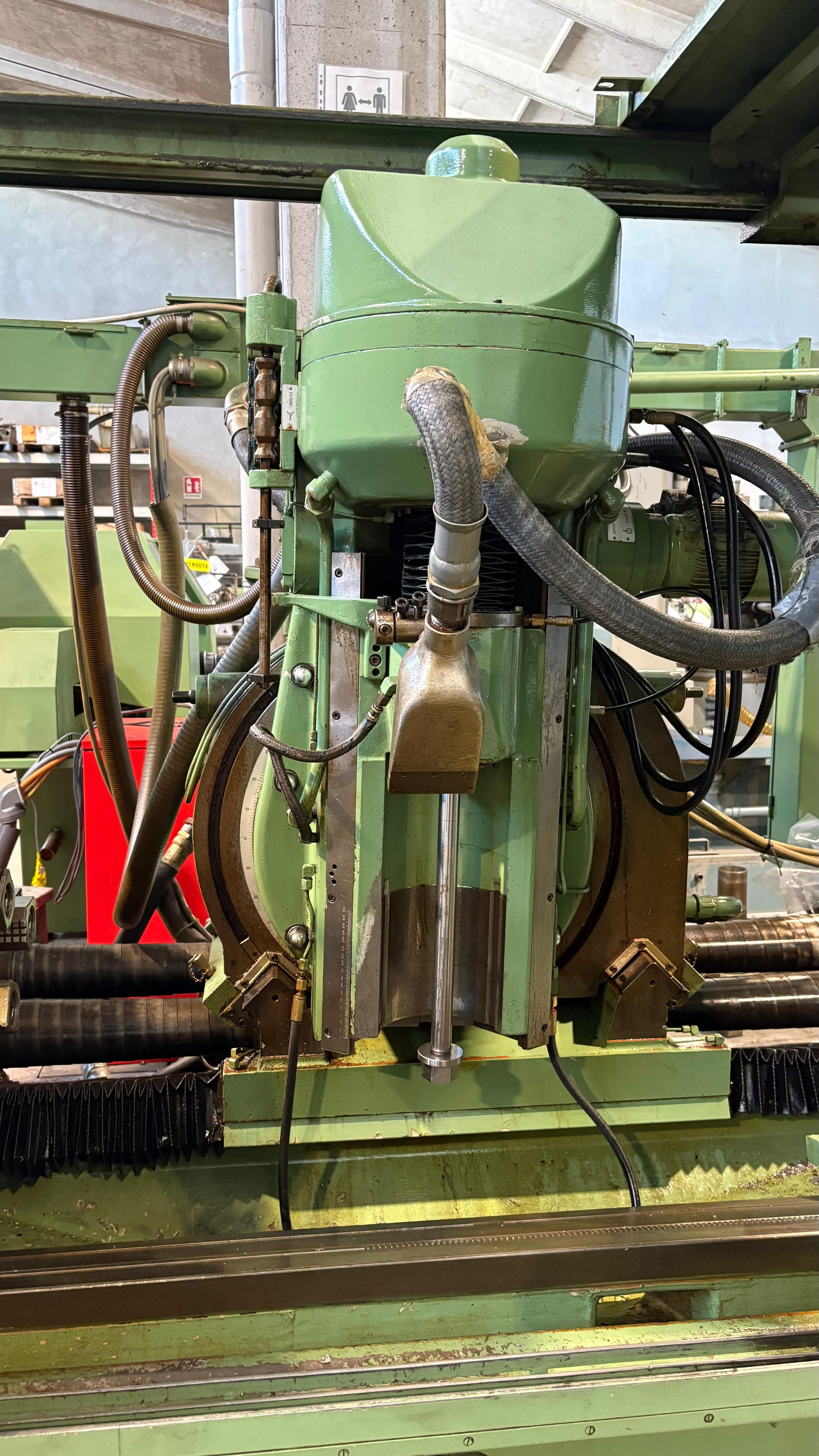 Usato Dentatrice a creatore PFAUTER P 250 H