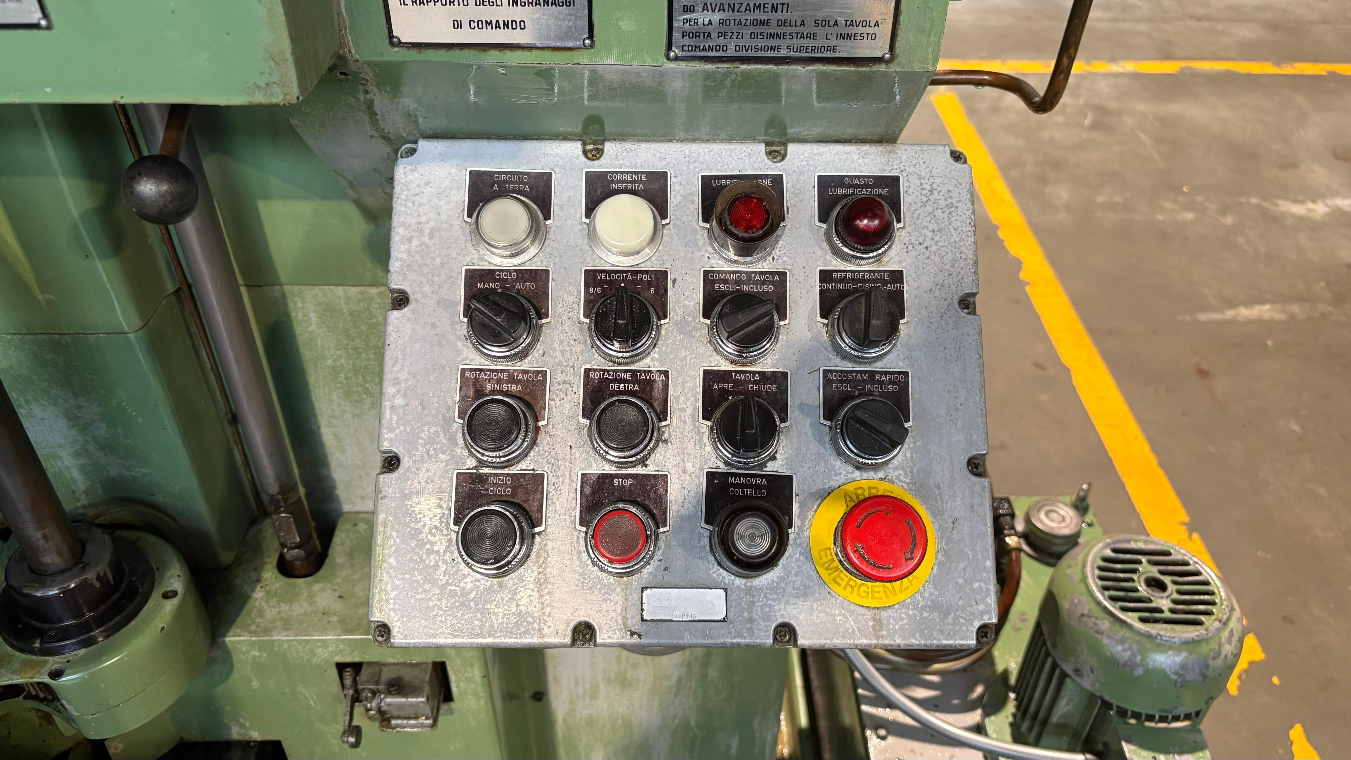 Usato Dentatrice a coltello DEMM SI 8/880