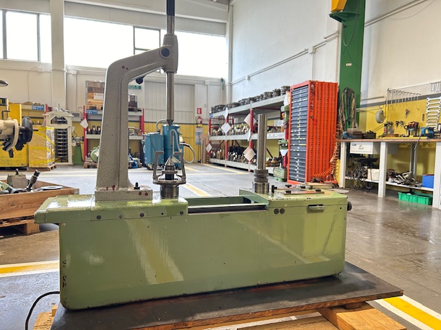 Usato Apparecchio prova interassi MAHR 895 C