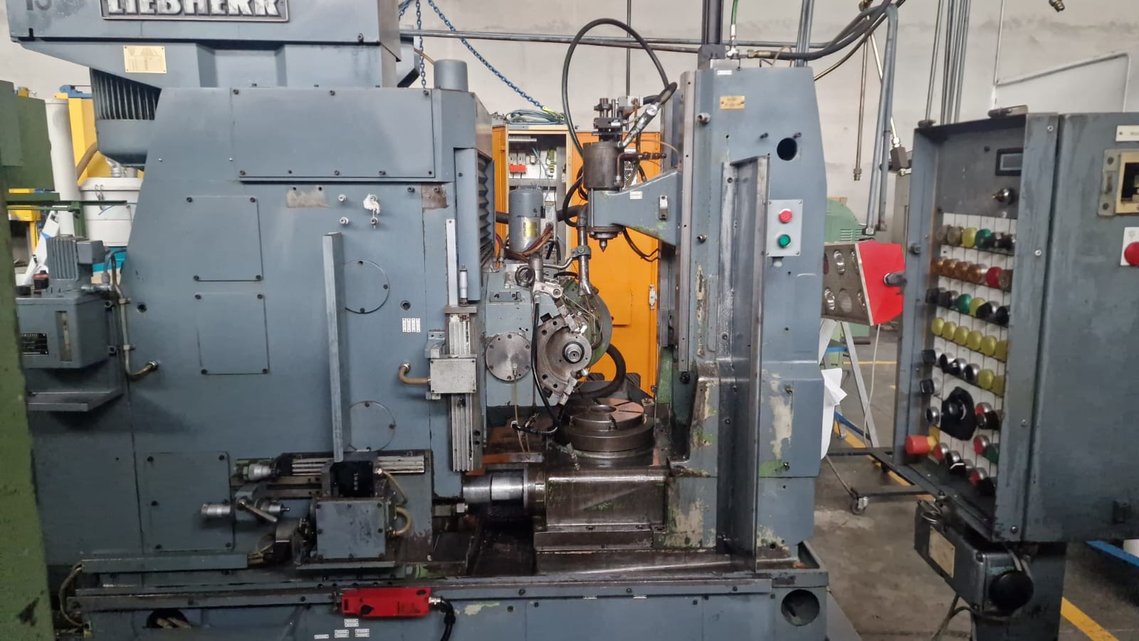 Usato Dentatrice a creatore LIEBHERR L 252