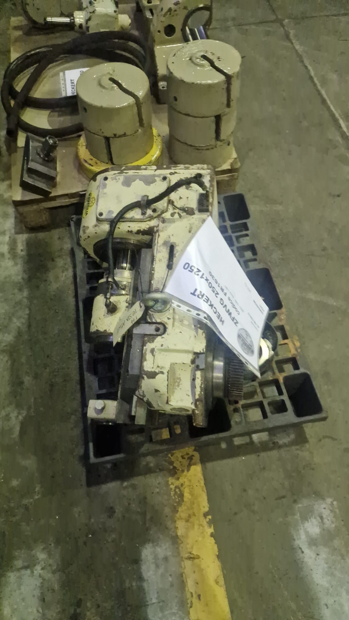 Usato Fresatrice per viti e filetti HECKERT ZFWVG 250x1250