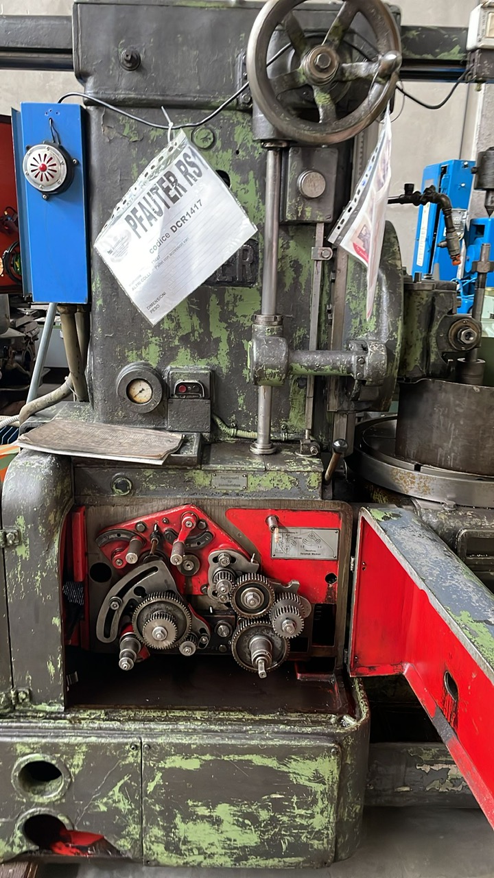 Usato Dentatrice a creatore verticale PFAUTER RS1