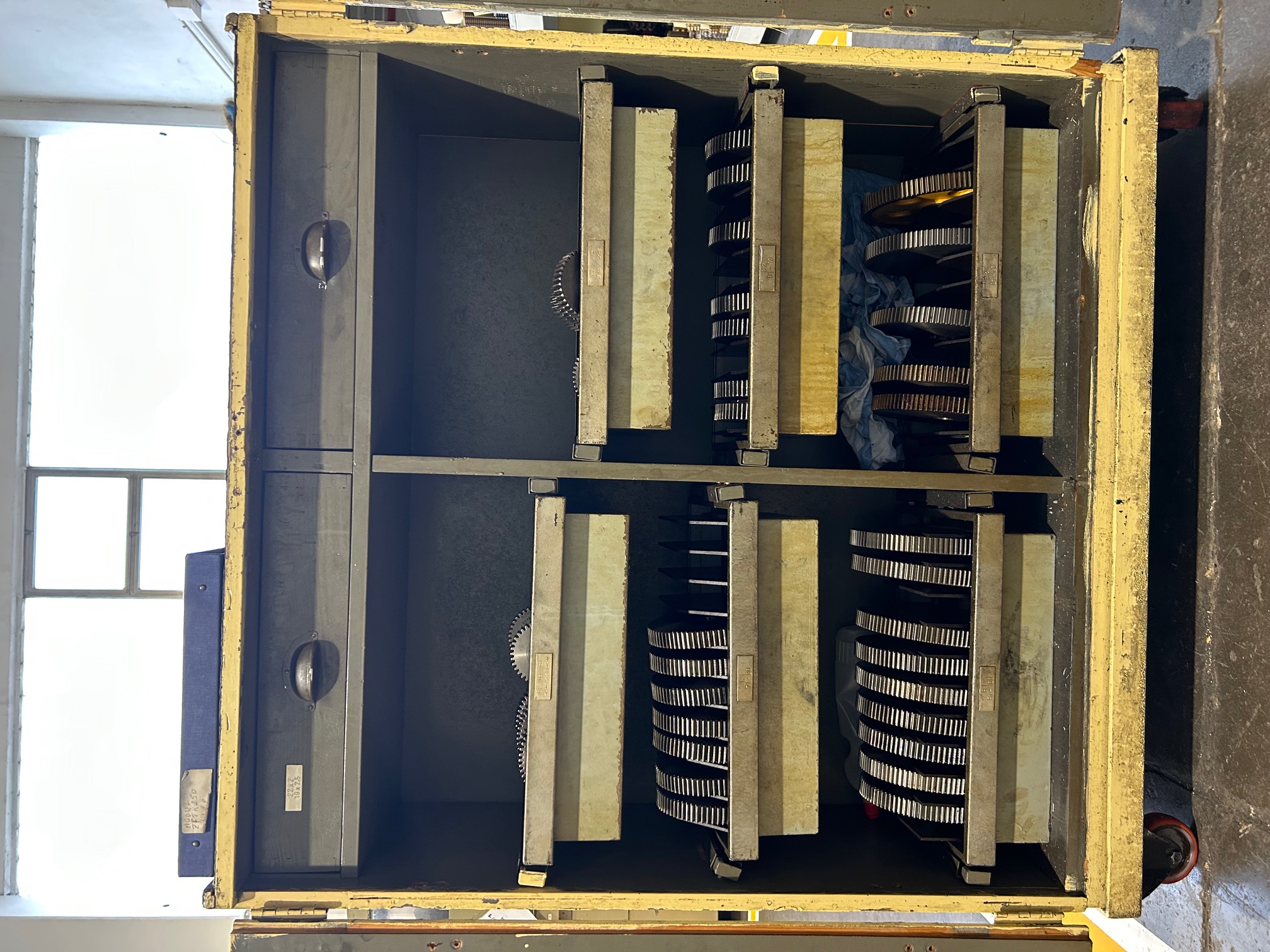 Usato Dentatrice per conici diritti MODUL ZFTK 250/1