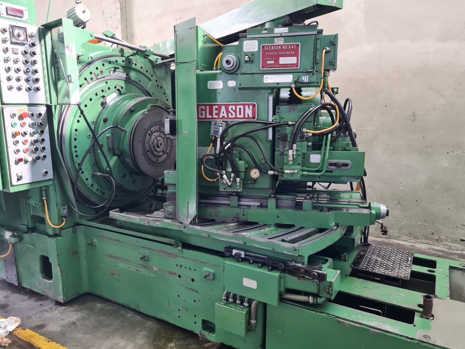 Usato Dentatrice per ingranaggi conici spiral GLEASON 645