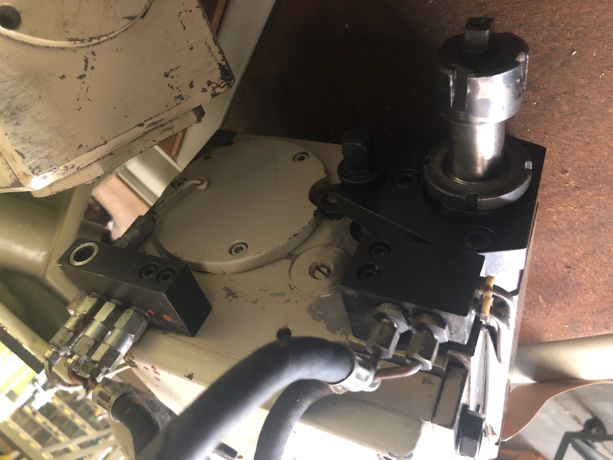 Usato Testa universale per fresatrici per viti e filetti HECKERT (Stock no. T01)