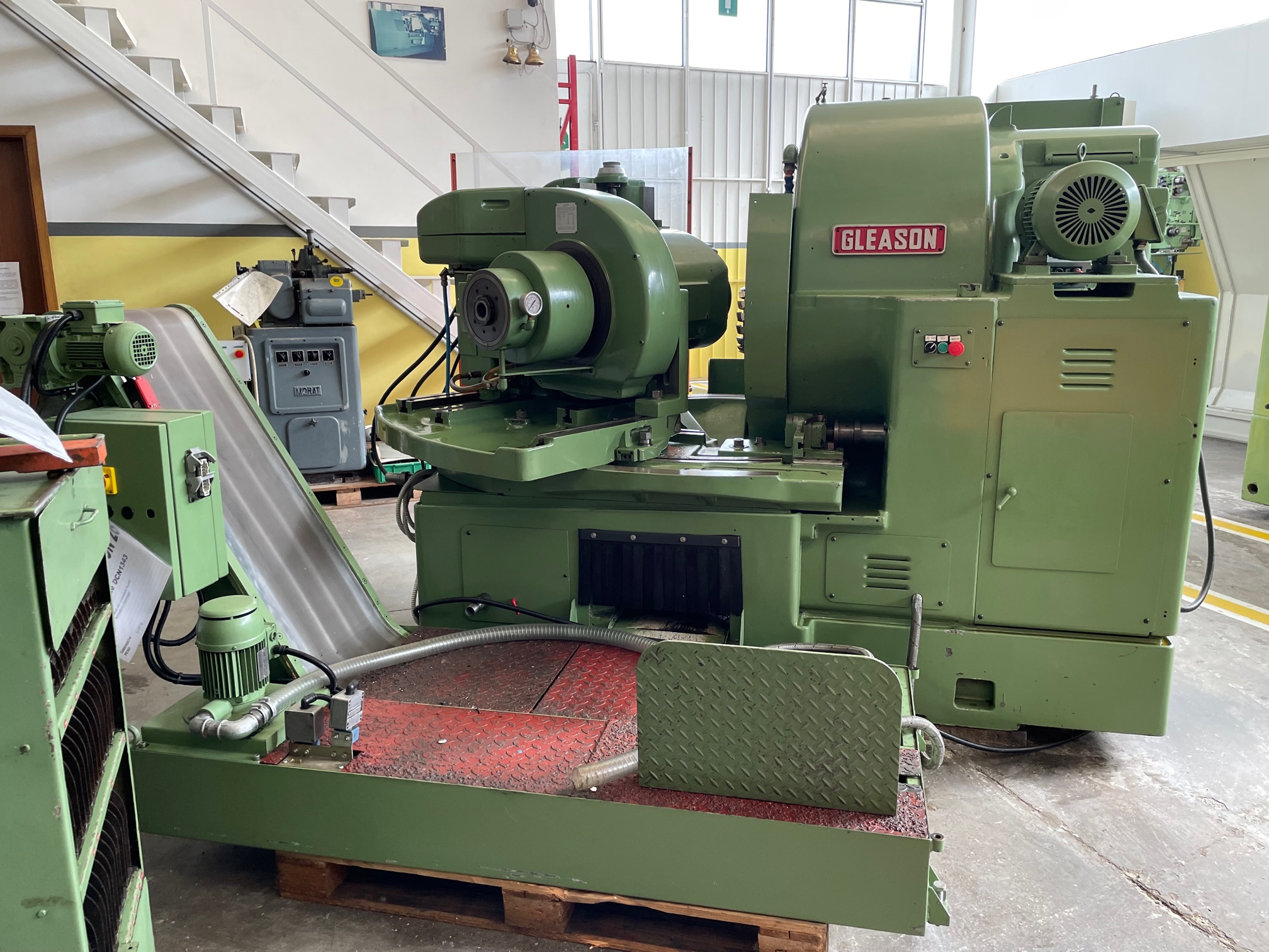 Usato Dentatrice per ingranaggi conici spirale GLEASON 26