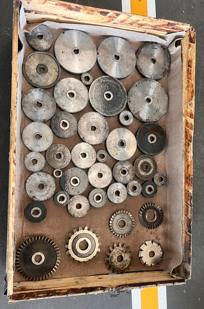 Usato Fresatrice per cremagliere DONAU KNAPP UZFM 300H