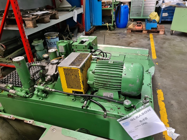 Usato Dentatrice per ingranaggi conici spiral GLEASON 645