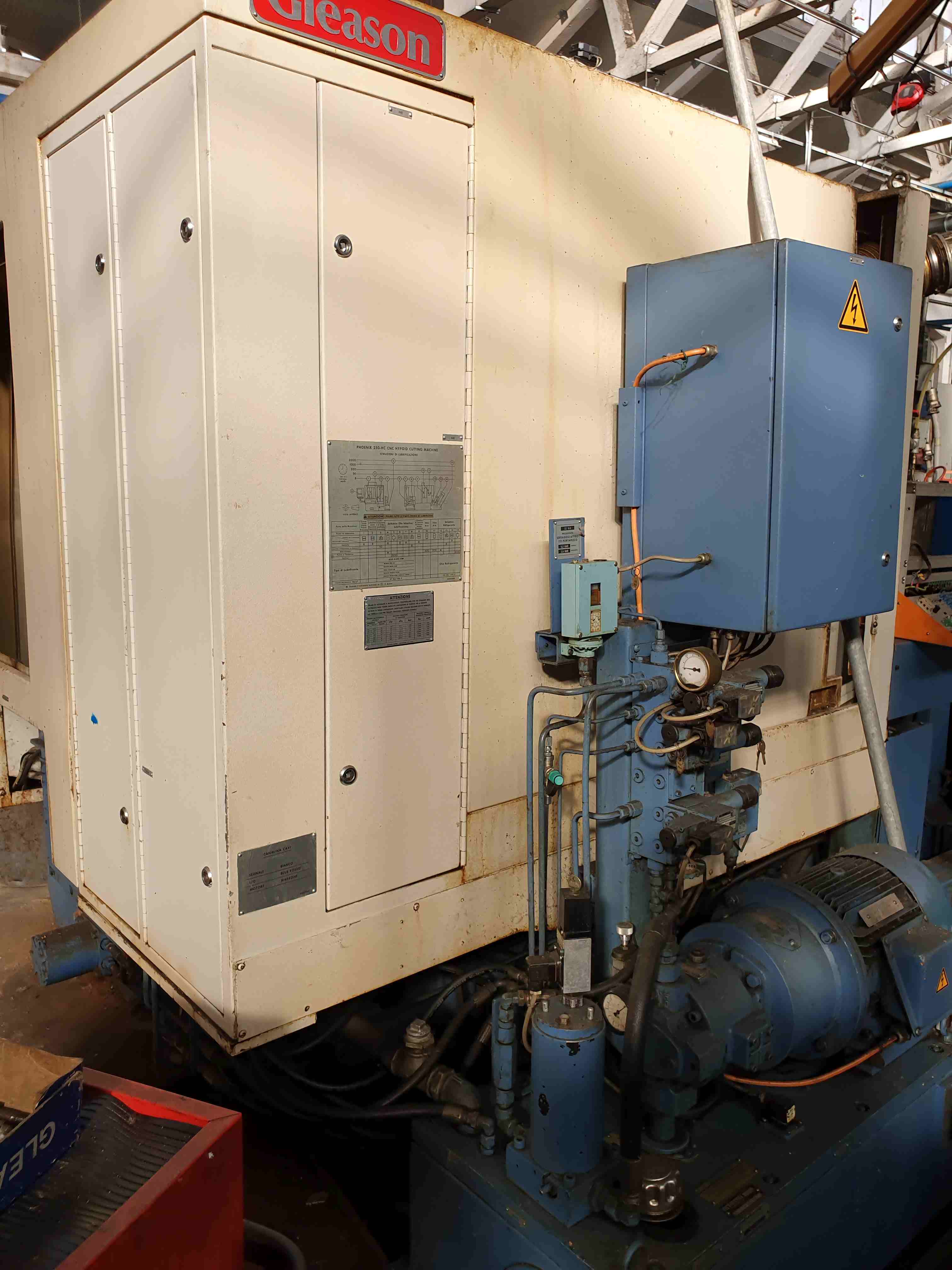 Usato Dentatrice per ingranaggi conici spiral GLEASON PHOENIX 250HC CNC