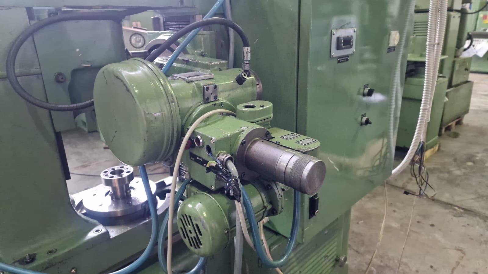 Usato Dentatrice a creatore PFAUTER P 250 S