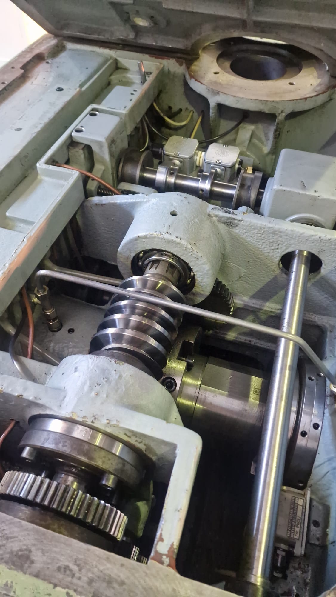 Usato Fresatrice per viti e filetti HECKERT ZFWVG 250x1250