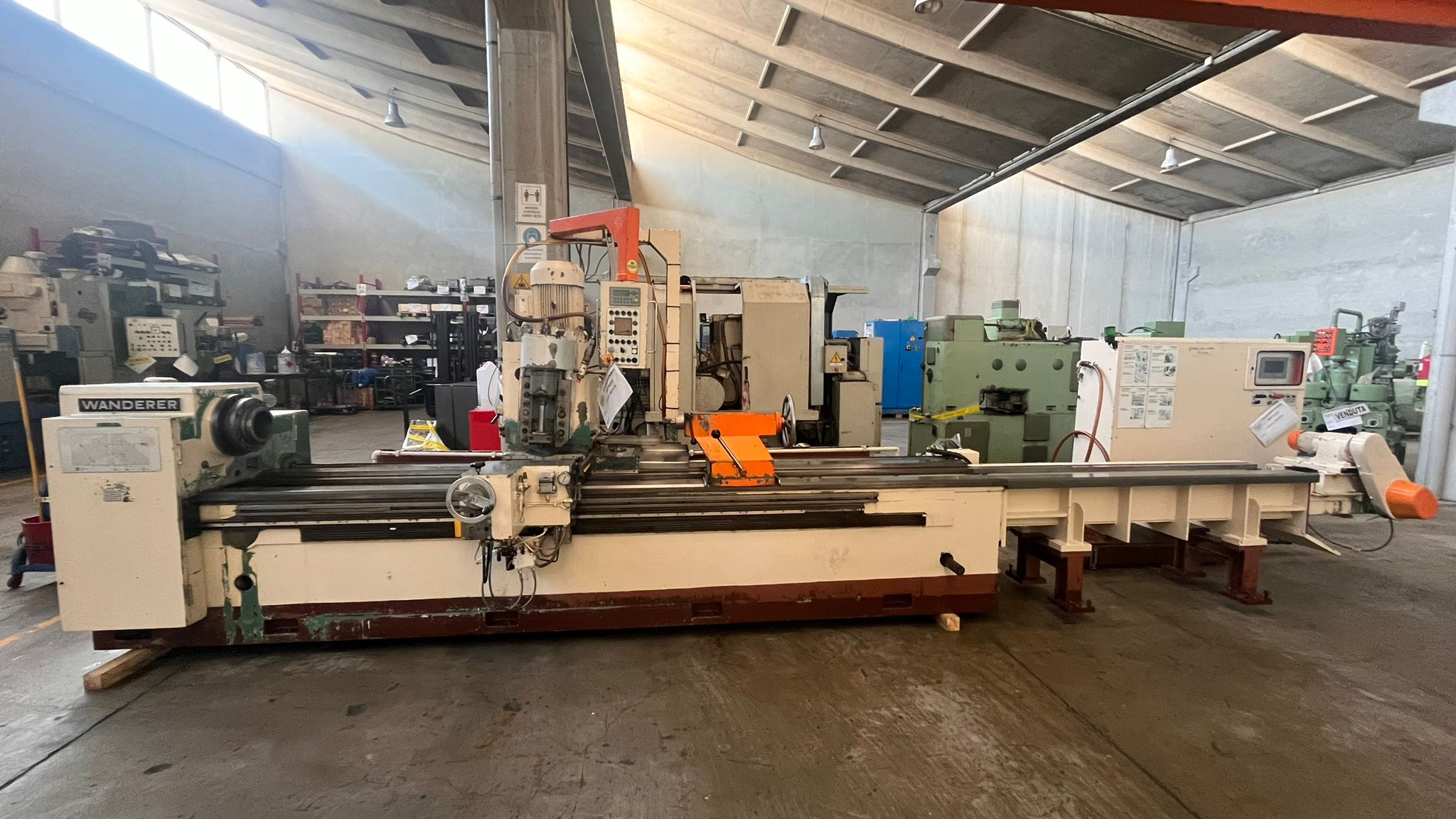 Usato Fresatrice per viti filetti e scanalati WANDERER GF 323 N