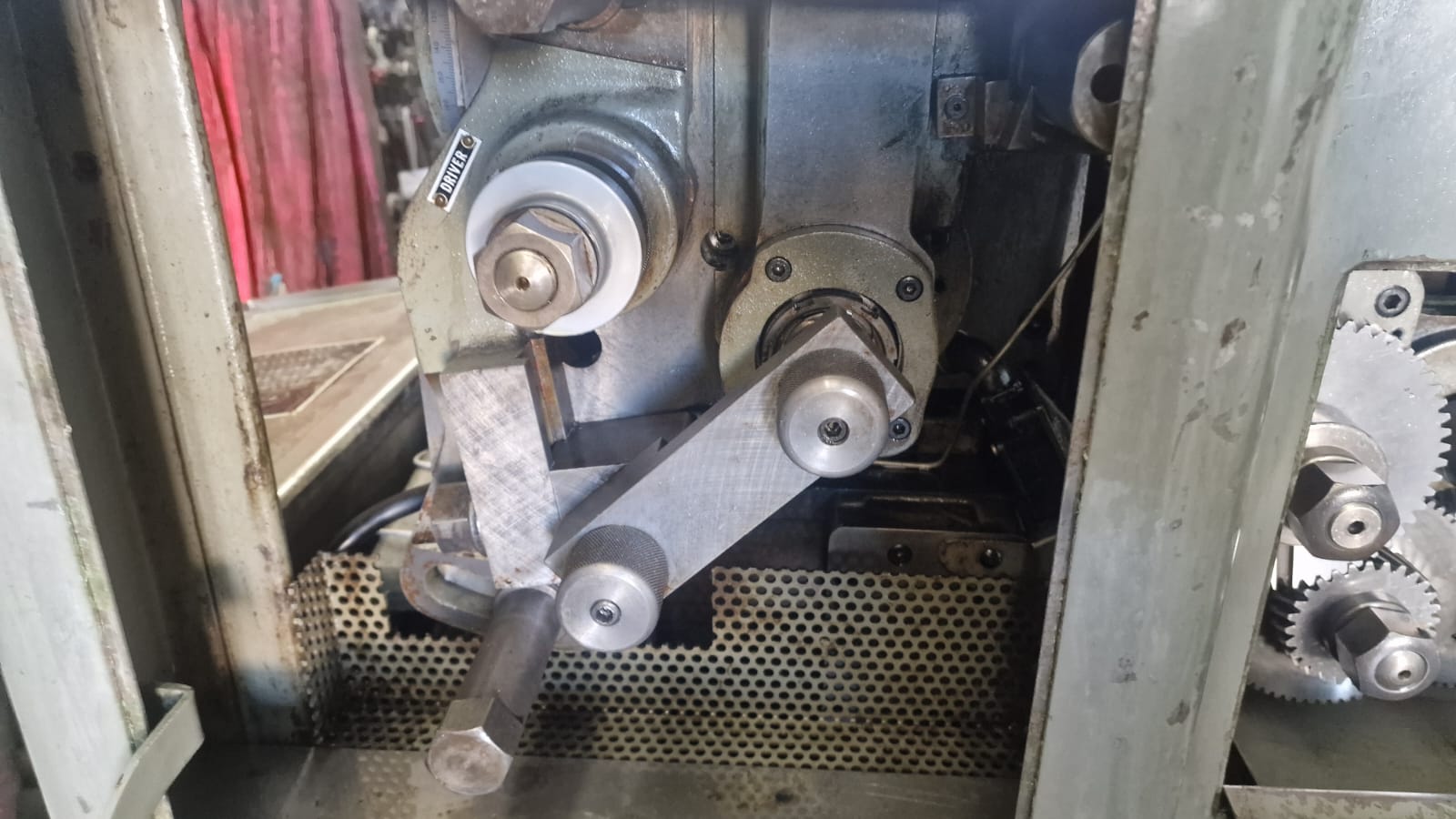 Usato Dentatrice per ingranaggi conici spiral GLEASON 116