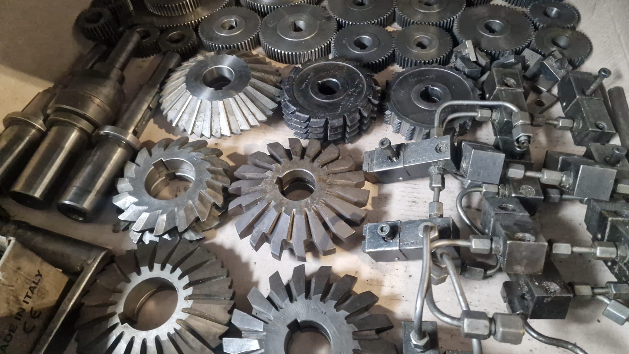 Usato Fresatrice per cremagliere DONAU KNAPP UZFM 300H