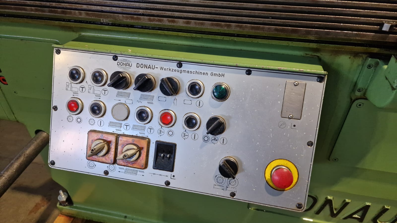 Usato Fresatrice per cremagliere EGW DONAU UZFM-V 300H