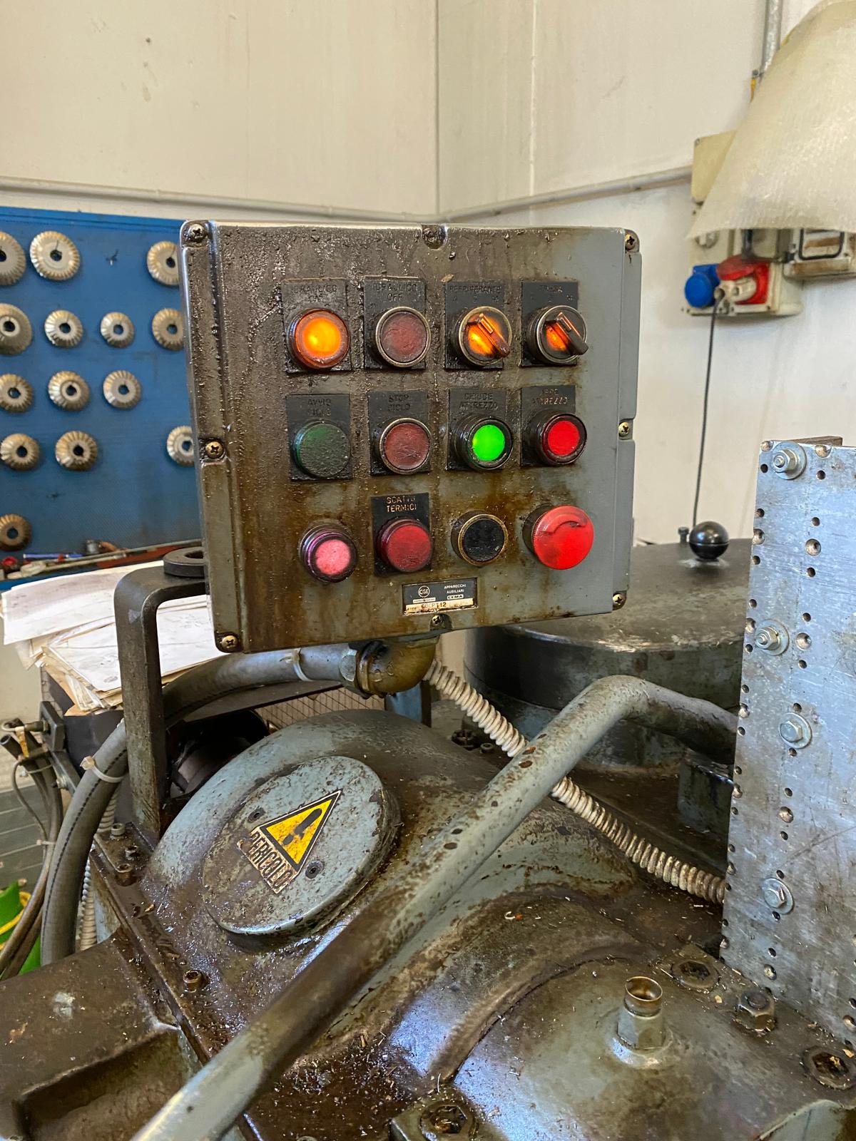 Usato Fresatrice per viti e filetti LEES BRADNER LT 320 