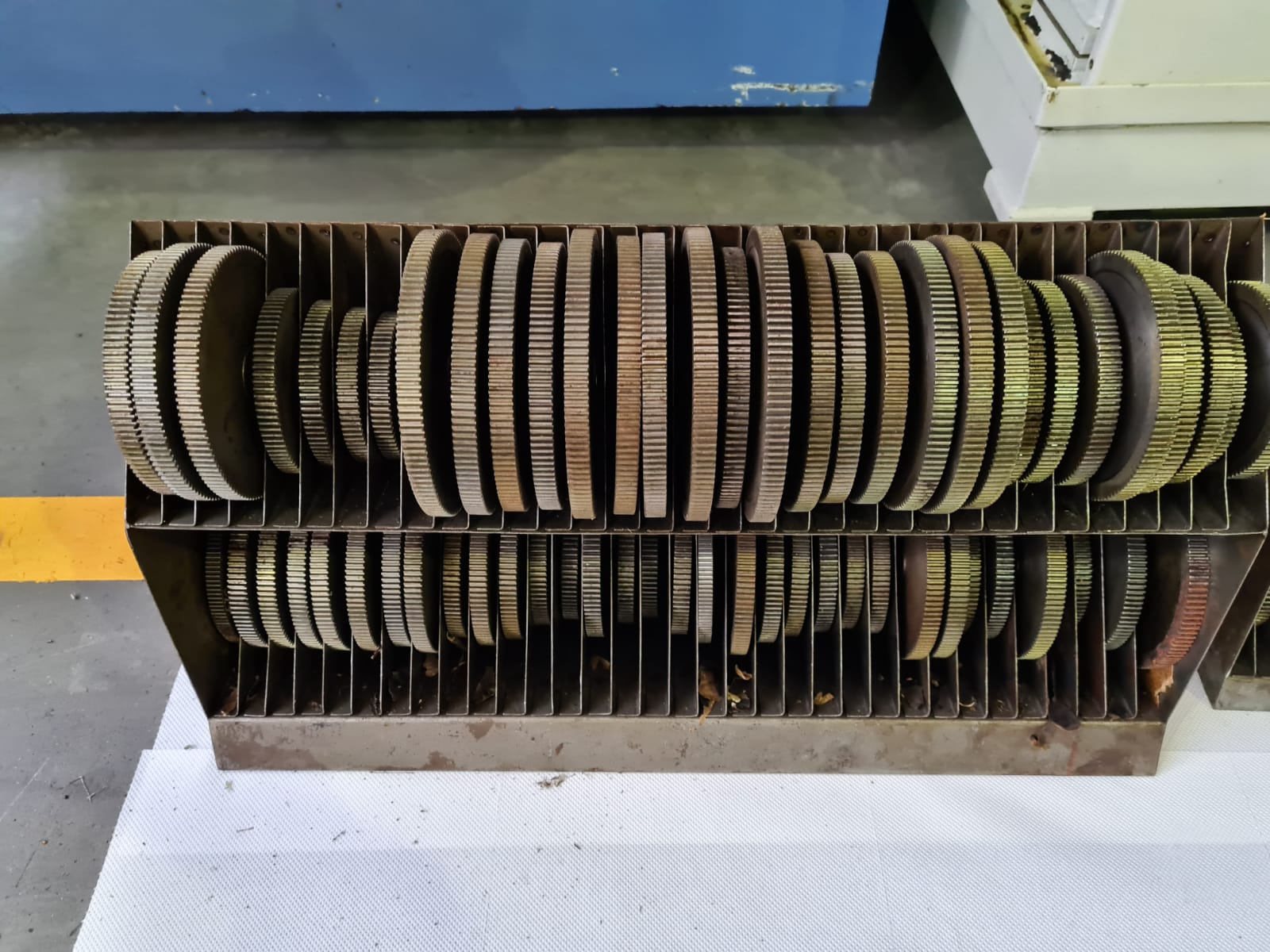 Usato Dentatrice a creatore verticale MIKRON 102.05 MPS