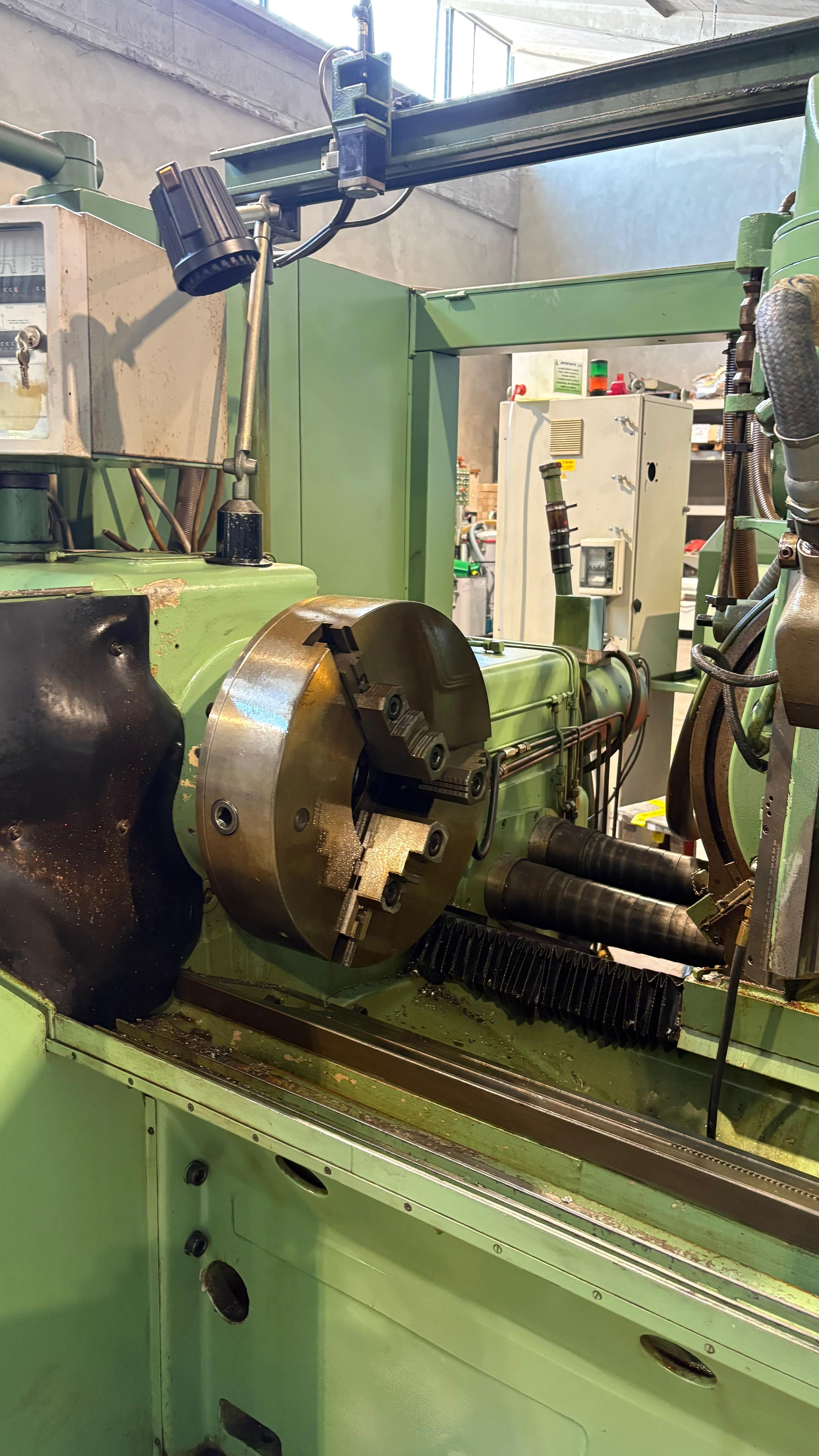 Usato Dentatrice a creatore PFAUTER P 250 H