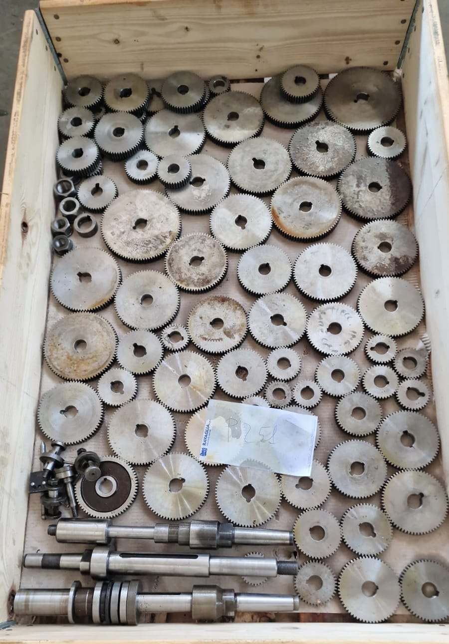 Usato Dentatrice a creatore PFAUTER P 251 - DOTATA DI COPIA PER BOMBATO E CONICO