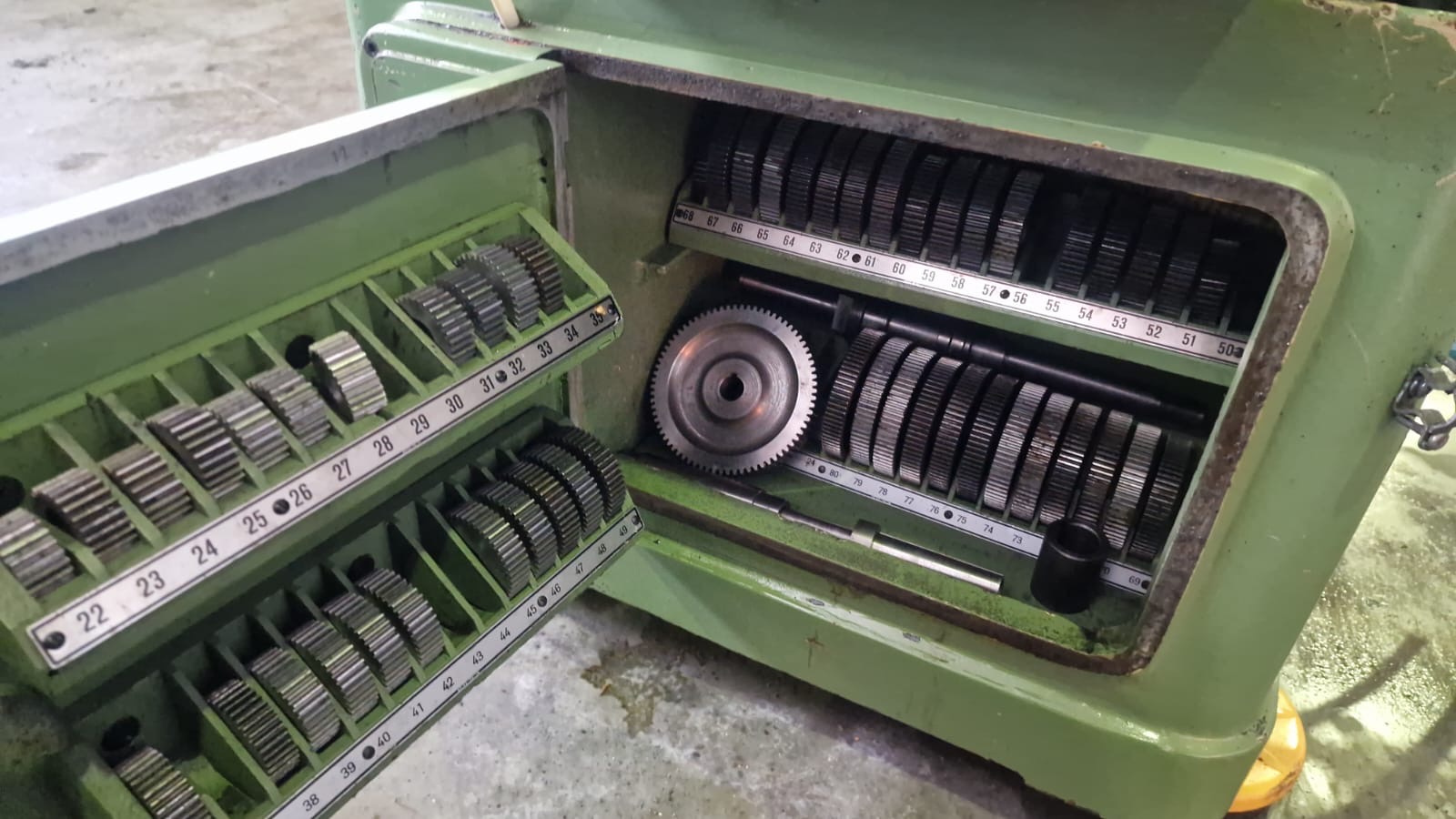 Usato Dentatrice a creatore PFAUTER P 250 S