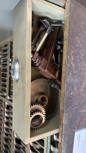 Usato Dentatrice per ingranaggi conici spiral MODUL ZFTKK 500/2 W